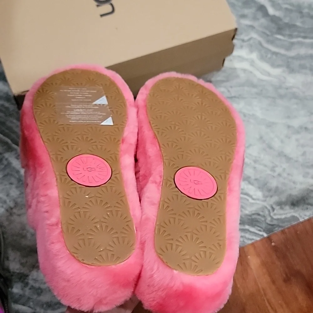 NWT Women's size 12 UGG Fuzzy Slides - Picture 5 of 5